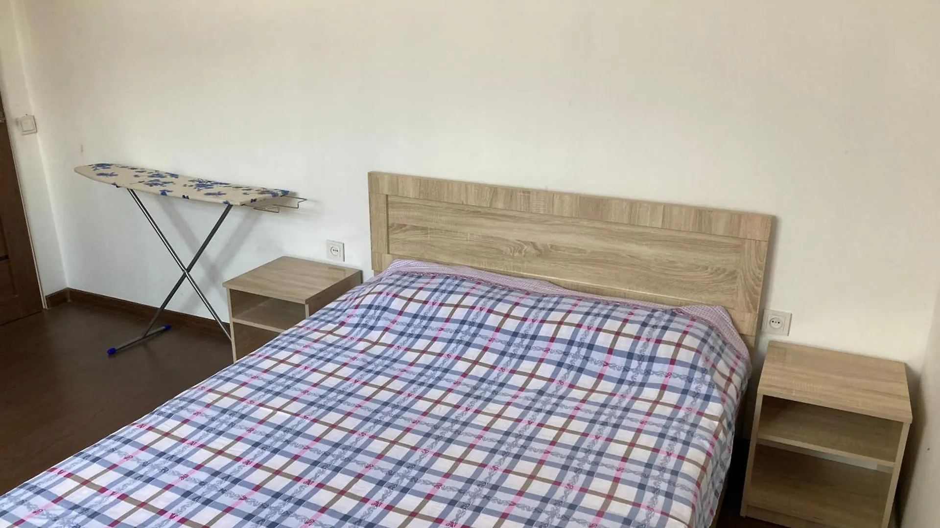 46,2 Karmysova Street Serviced Apartments Алматы